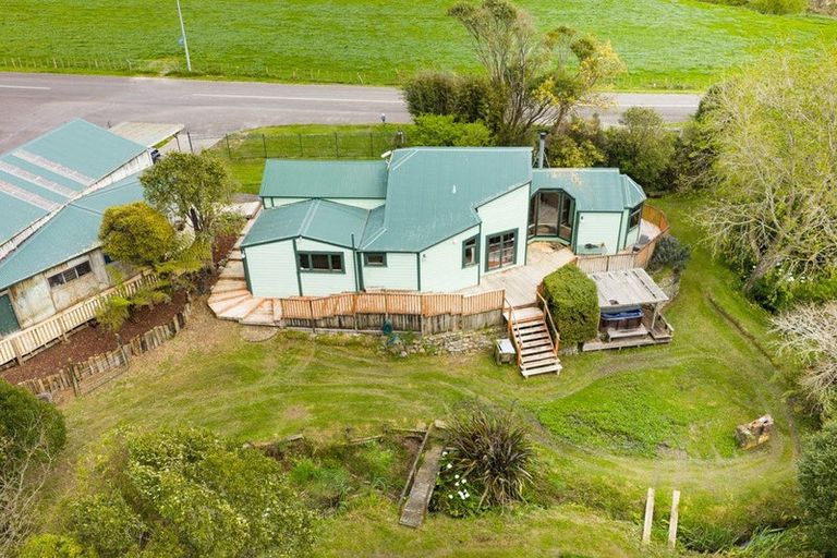 Photo of property in 353 Kahuterawa Road, Linton, Palmerston North, 4472
