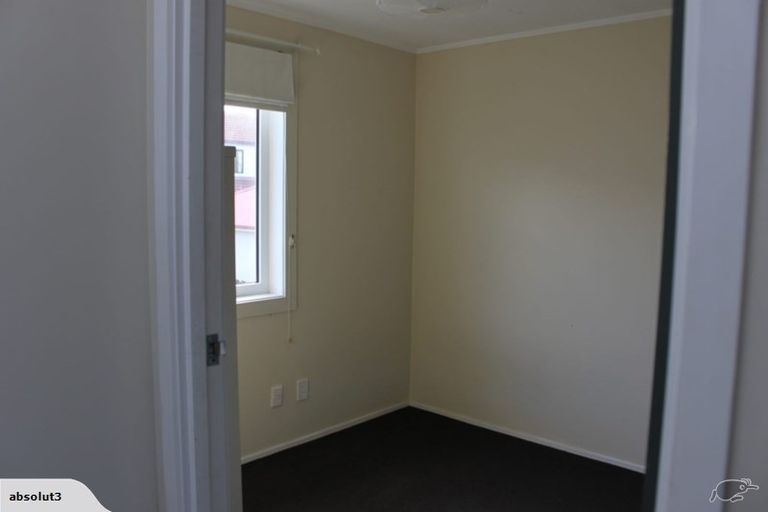 Photo of property in 2/15 Hanlon Crescent, Narrow Neck, Auckland, 0624