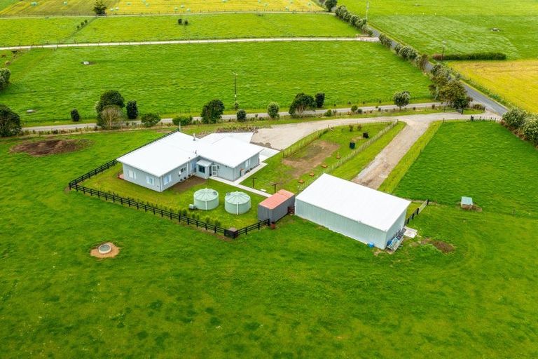 Photo of property in 43 Carrs Road, Urenui, 4377