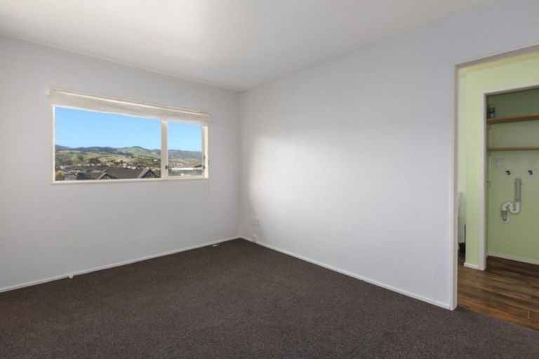 Photo of property in 8a Cullen Place, Tawa, Wellington, 5028