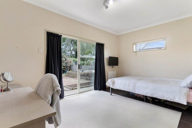 Photo of property in 31 Prince Regent Drive, Half Moon Bay, Auckland, 2012