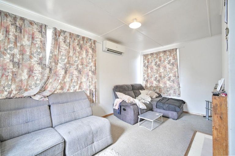 Photo of property in 713-715 Kiwi Street, Camberley, Hastings, 4120