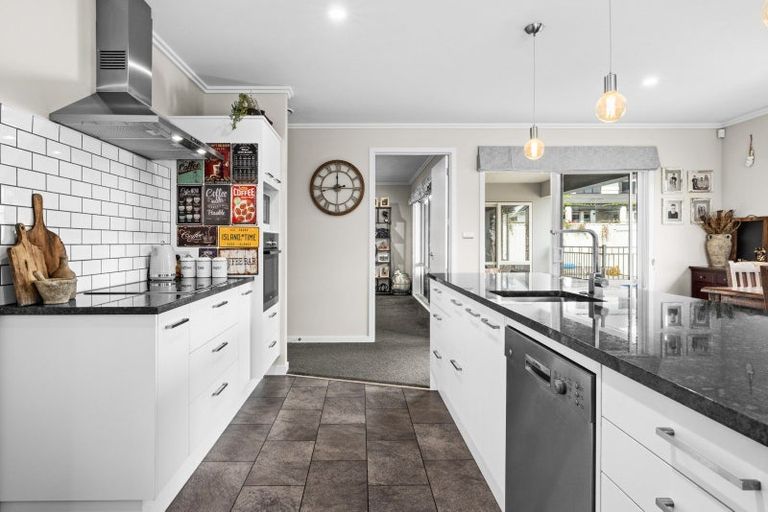 Photo of property in 75a Arataki Road, Havelock North, 4130