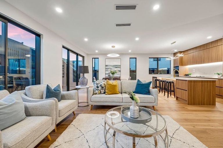 Photo of property in 14 Pakirikiri Street, Long Bay, Auckland, 0630