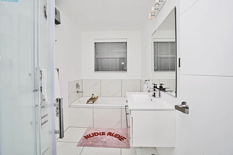 Photo of property in 18 Rosewood Drive, Rosedale, Invercargill, 9810