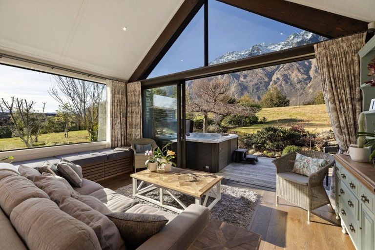 Photo of property in 31 Hackett Road, Jacks Point, Queenstown, 9371