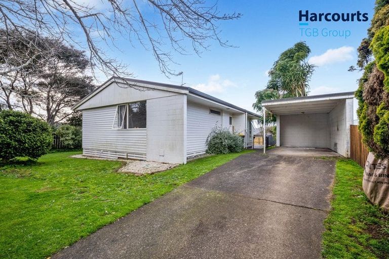 Photo of property in 8 Tawa Place, Waiuku, 2123