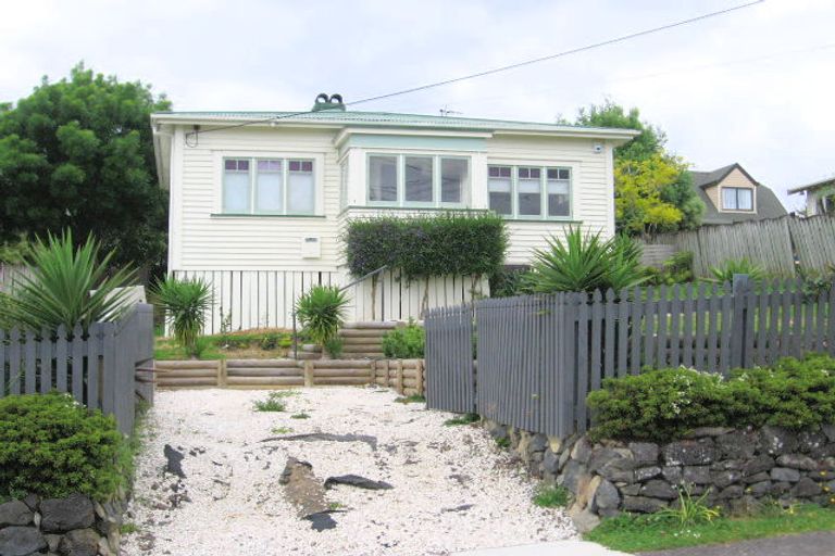 Photo of property in 29 Clayburn Road, Glen Eden, Auckland, 0602