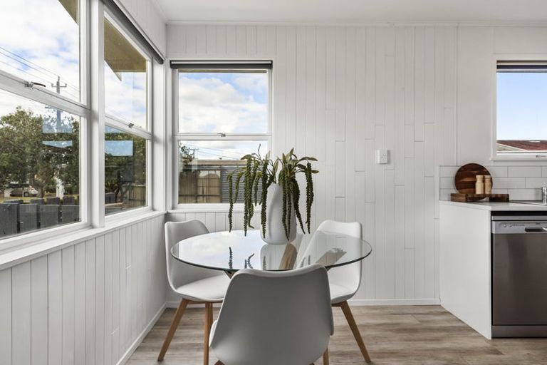 Photo of property in 55 Larnoch Road, Henderson, Auckland, 0610