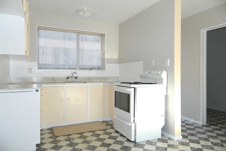 Photo of property in 2/56 Epsom Road, Sockburn, Christchurch, 8042