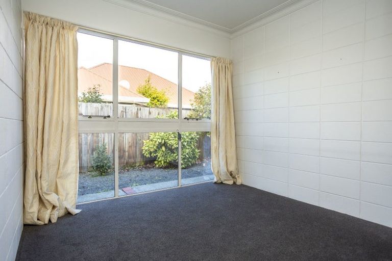 Photo of property in 64 Hamilton Avenue, Ilam, Christchurch, 8041