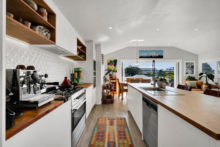 Photo of property in 39 Gaine Street, New Plymouth, 4310