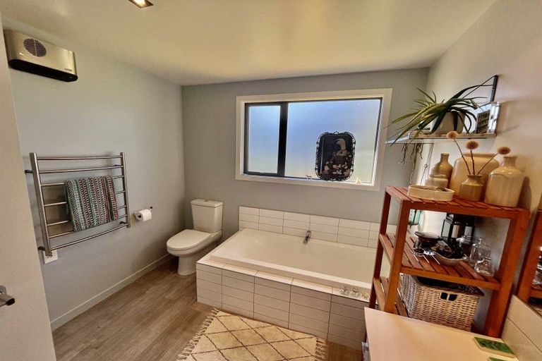 Photo of property in 1 Kakapo Court, Wanaka, 9305