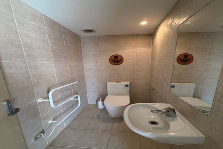 Photo of property in 1/126 Clovelly Road, Bucklands Beach, Auckland, 2012