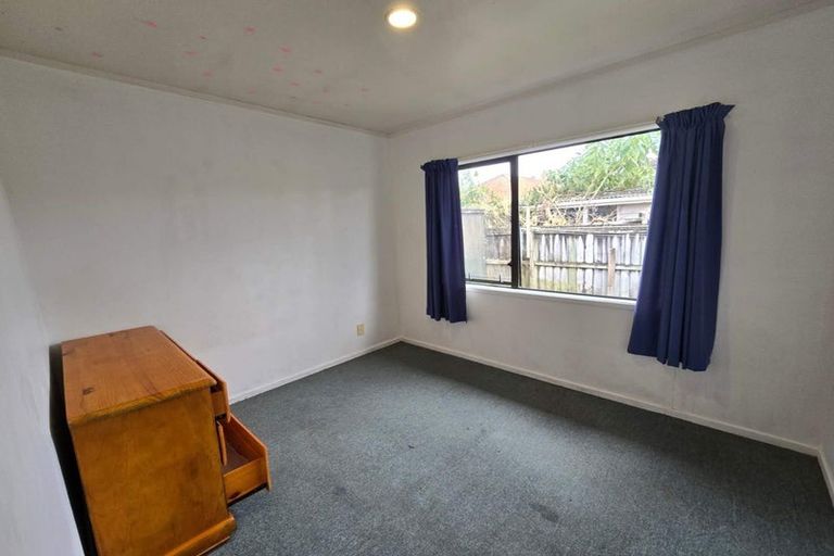 Photo of property in 52 Kelwyn Road, Kelston, Auckland, 0602