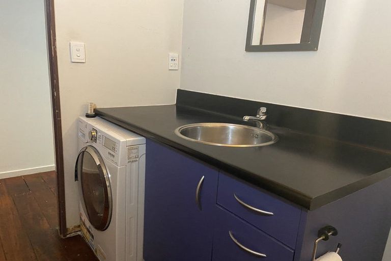 Photo of property in Courtenay Mews Apartments, 5/14 Alpha Street, Te Aro, Wellington, 6011