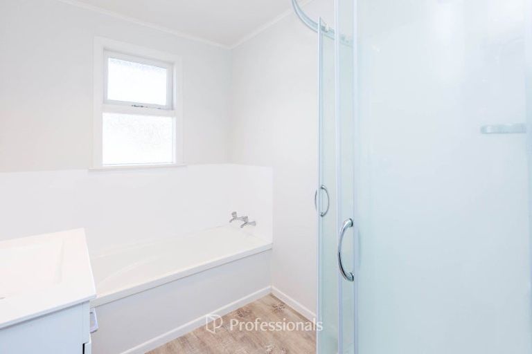 Photo of property in 21 Totara Park Road, Clouston Park, Upper Hutt, 5018