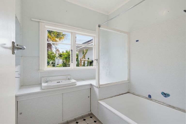 Photo of property in 14 Helmore Street, Whanganui East, Whanganui, 4500