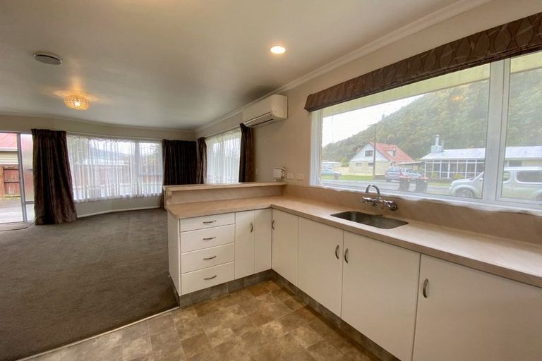 Photo of property in 71a Devon Street, Picton, 7220