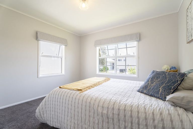 Photo of property in 65 Churton Drive, Churton Park, Wellington, 6037