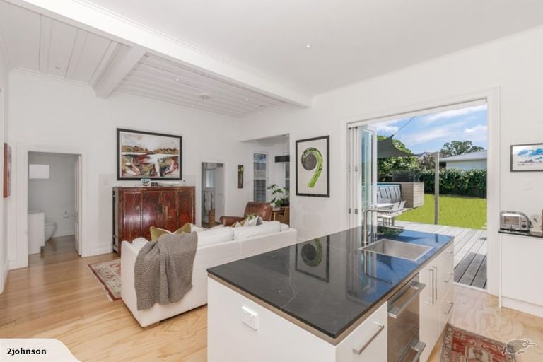 Photo of property in 40 King Edward Parade, Devonport, Auckland, 0624