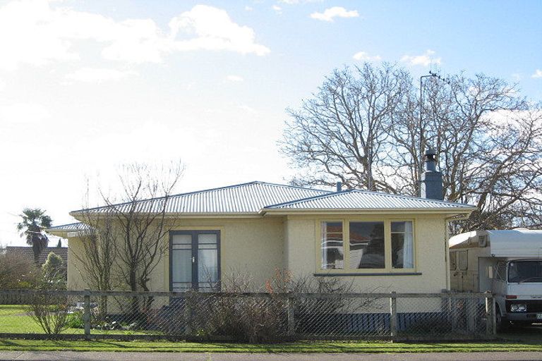 Photo of property in 1 Francis Drake Street, Waipukurau, 4200