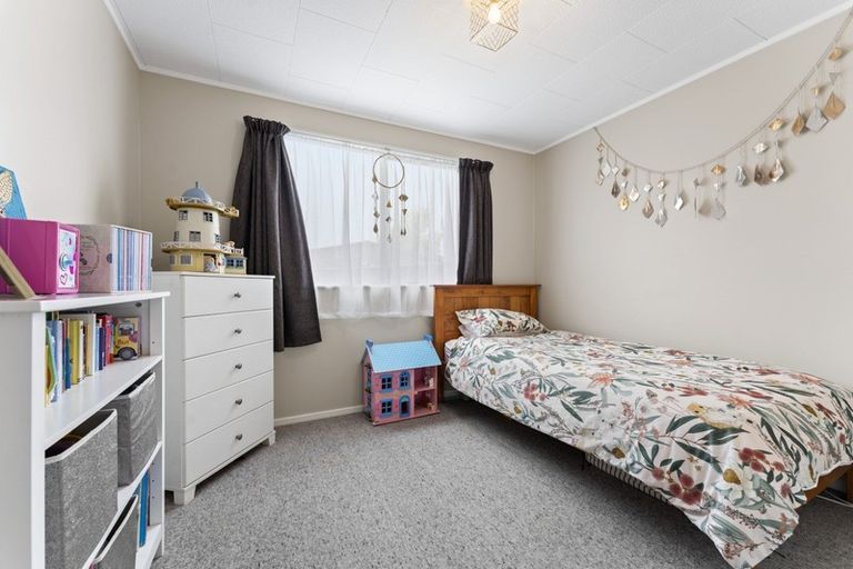 Photo of property in 23 Peppertree Glade, Kelvin Grove, Palmerston North, 4414