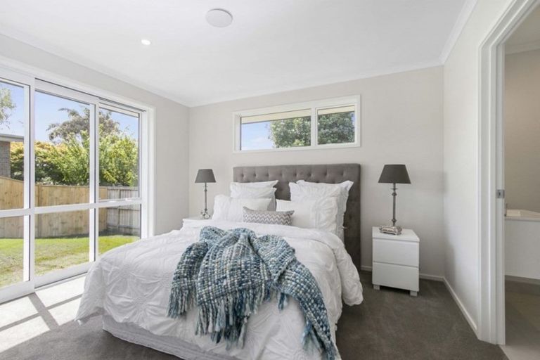 Photo of property in 8 Waituarua Drive, Takanini, 2112