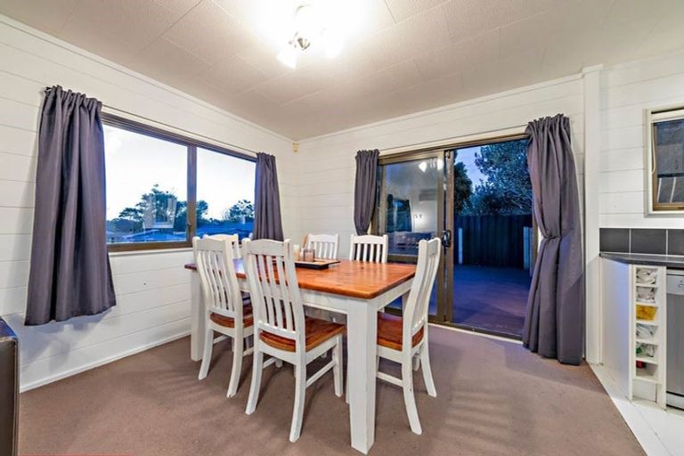 Photo of property in 2/11 Bluewater Place, Wattle Downs, Auckland, 2103