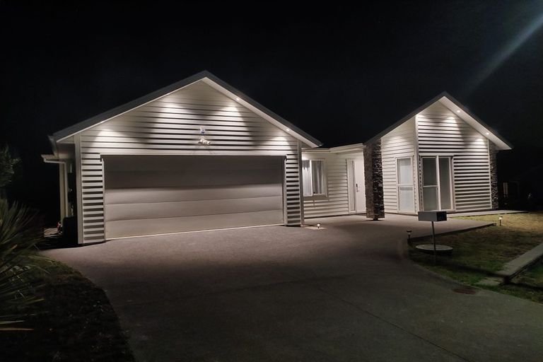Photo of property in 26 Dida Park Drive, Kumeu, 0810