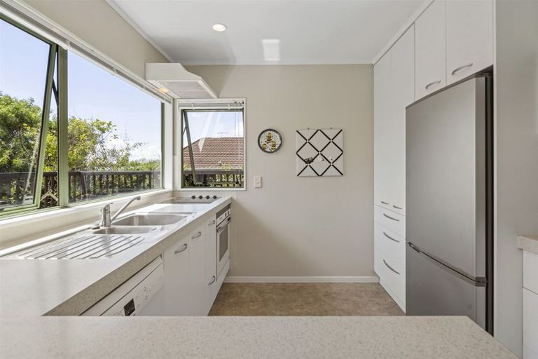 Photo of property in 2/883 East Coast Road, Northcross, Auckland, 0632