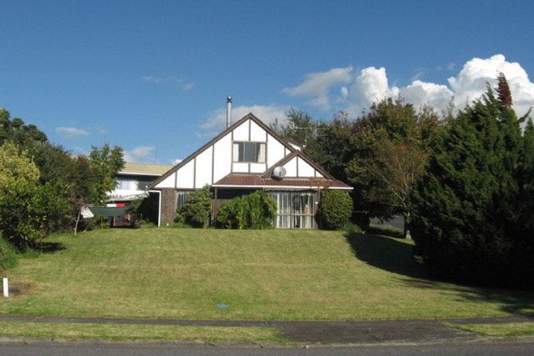 Photo of property in 20 Dalwhinnie Parade, Highland Park, Auckland, 2010