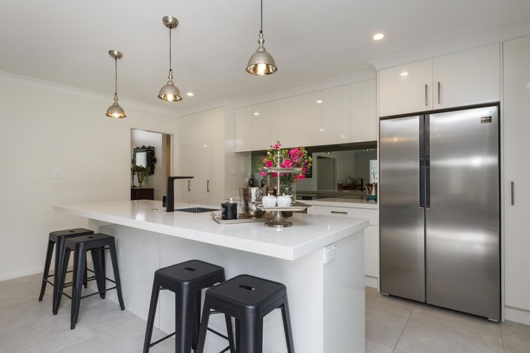 Photo of property in 5 Freedom Drive, Kelvin Grove, Palmerston North, 4414