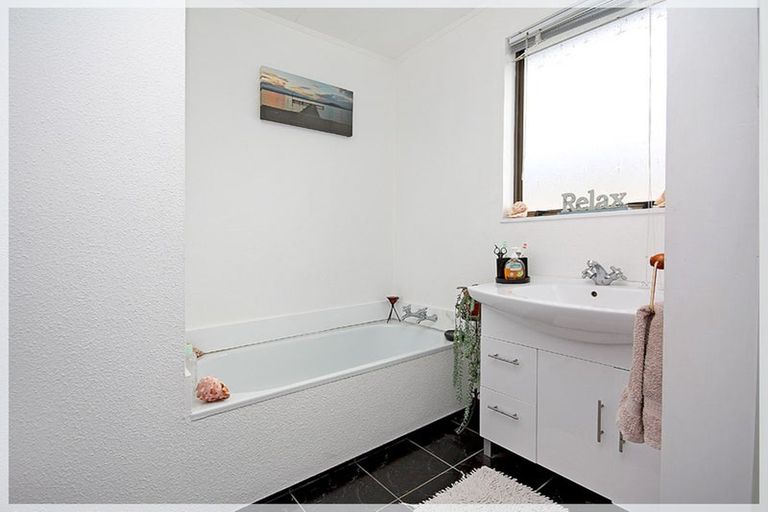 Photo of property in 67 Hartley Street, Foxton Beach, Foxton, 4815