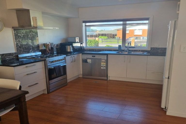 Photo of property in 1/1 June Place, Hamilton East, Hamilton, 3216