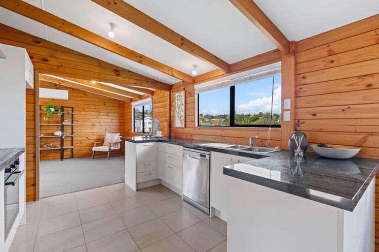 Photo of property in 5 Elizabeth Drive, West Harbour, Auckland, 0618
