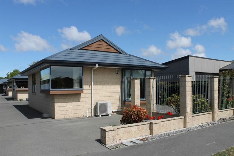 Photo of property in 12a Grassmere Street, Papanui, Christchurch, 8052