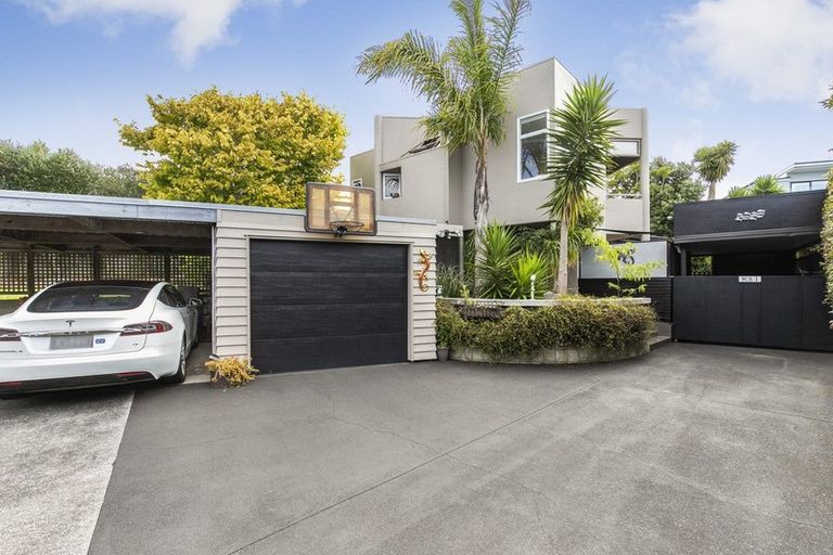 Photo of property in 10a Currey Crescent, Milford, Auckland, 0620