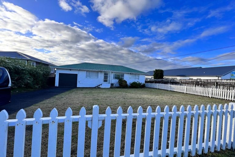 Photo of property in 93 Henderson Valley Road, Henderson, Auckland, 0612