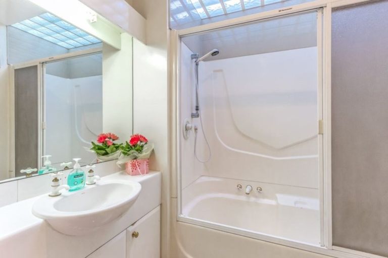 Photo of property in 2/135 Fendalton Road, Fendalton, Christchurch, 8052