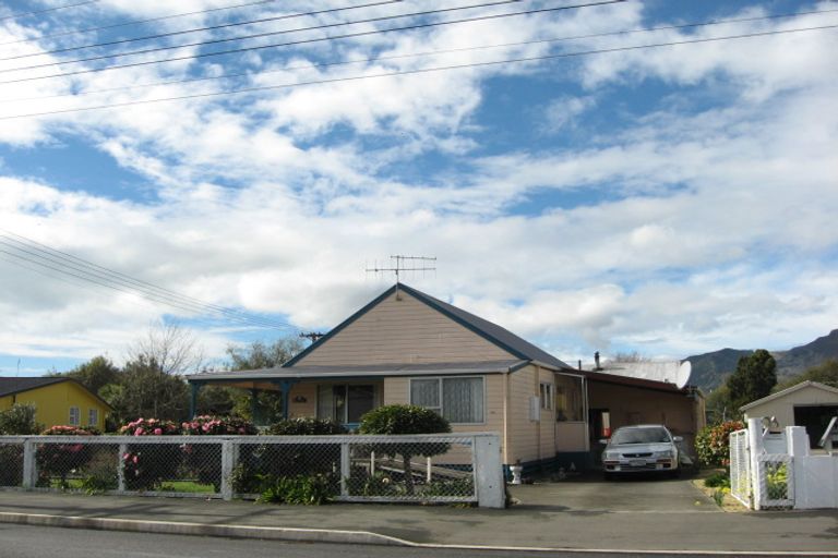 Photo of property in 128 Commercial Street, Takaka, 7110