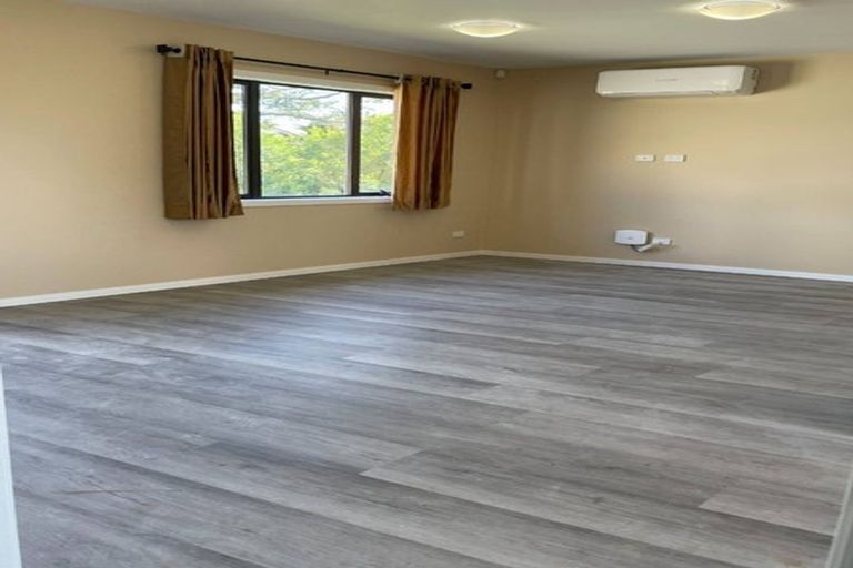 Photo of property in 300 Sturges Road, Henderson Valley, Auckland, 0612