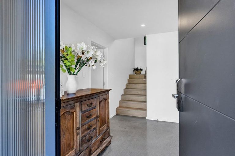 Photo of property in 6e Burns Street, Westown, New Plymouth, 4310