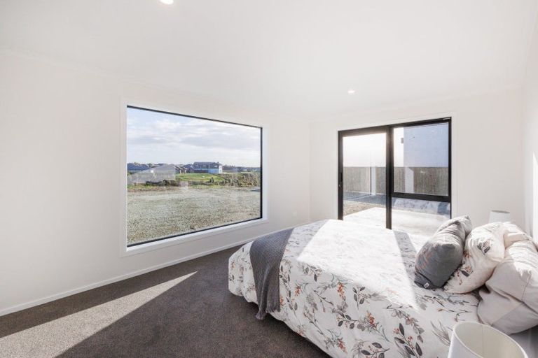 Photo of property in 75 Atlantic Drive, Fitzherbert, Palmerston North, 4410