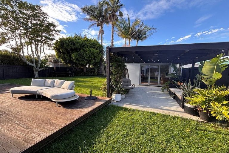 Photo of property in 18 Humariri Street, Point Chevalier, Auckland, 1022