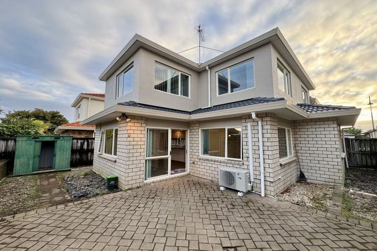 Photo of property in 24 Lissleton Drive, East Tamaki, Auckland, 2013