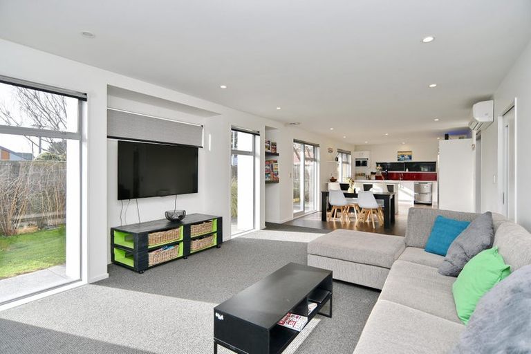 Photo of property in 1 Rue De La Mare, Parklands, Christchurch, 8083