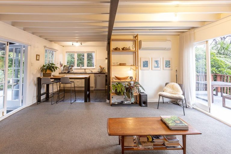 Photo of property in 33 Tainui Road, Titirangi, Auckland, 0604