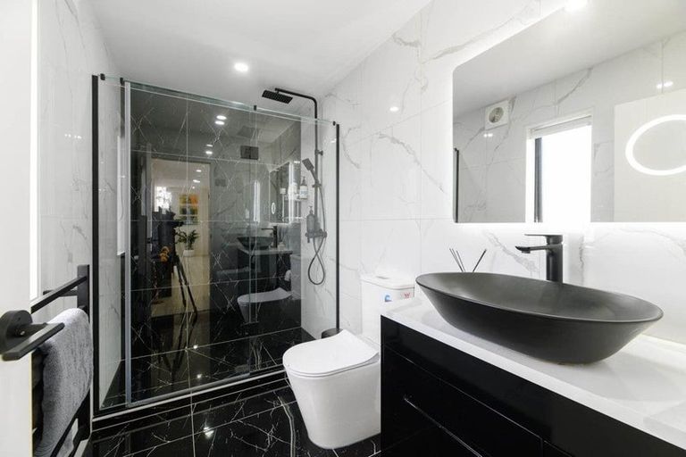 Photo of property in 6a Cutler Street, New Lynn, Auckland, 0600