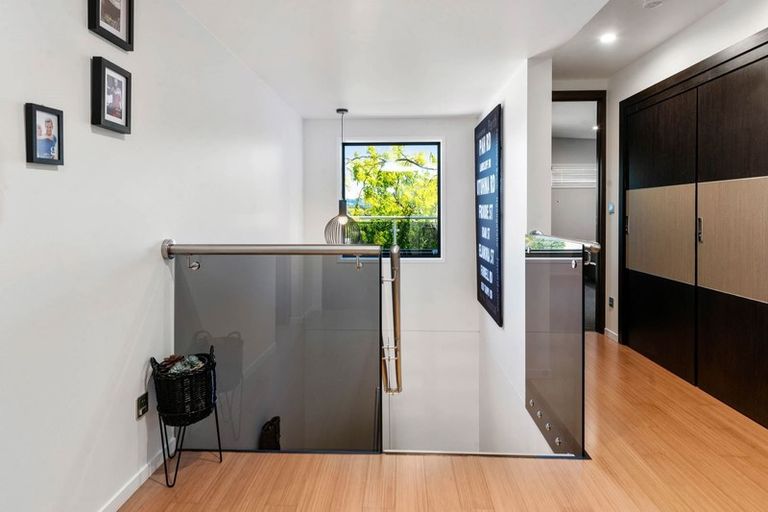 Photo of property in 2b Pah Road, Kawaha Point, Rotorua, 3010